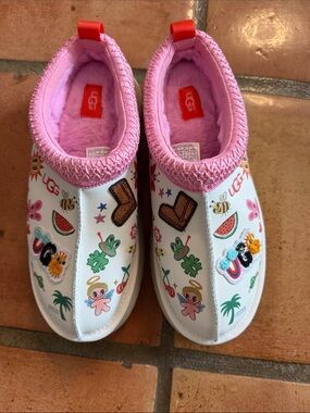 UGG Woman’s Tazz Pop Sketch by Humberto Cruz
